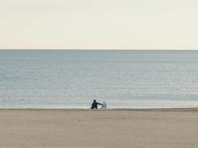 ÚLTIMA HORA | Horror en la playa de la Malvarrosa: agreden sexualmente a una joven y roban a una pareja ÚLTIMA HORA | Horror en la playa de la Malvarrosa: agreden sexualmente a una joven y roban a una pareja