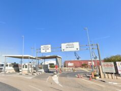 Un motorista ‘desaparece’ tras un accidente y aparece dentro de un camión en Sagunt