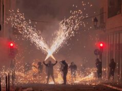 Varios jóvenes roban petardos en una pirotecnia de Paterna