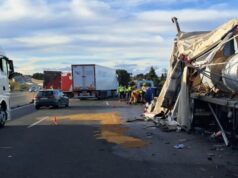 Un accidente entre una grúa y un camión en la A-7, a la altura de Picassent, deja varios heridos