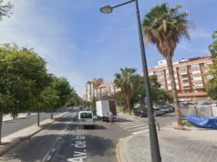 Descuido mortal en Valencia: fallece una mujer tras caerle una farola encima derribada por un coche sin freno de mano