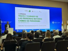 La Fundación DomusVi y la Universidad CEU San Pablo profundizan sobre la importancia del respeto y la dignidad en la atención a las personas mayores