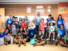 Al Fateh y su mascota Thaalob visitan la escuela El Dofi en Figueras