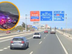 Atropellan mortalmente a un hombre al intentar salir del coche tras un accidente en la V-21
