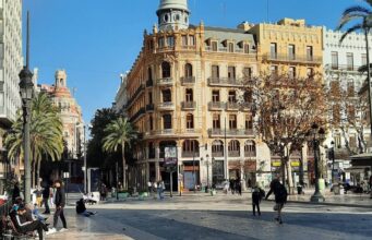 Apuñala con un destornillador a un joven en Valencia por no darle tabaco