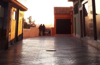 Una vecina de Paterna encuentra casi 1.000 euros en la calle y se los queda por ley