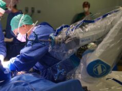 El Hospital Clínico de València introduce un avanzado sistema de cirugía robótica para prótesis de cadera