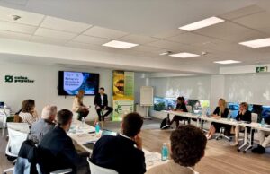 El Consell reitera su respaldo al sector del plástico en la Comunitat Valenciana