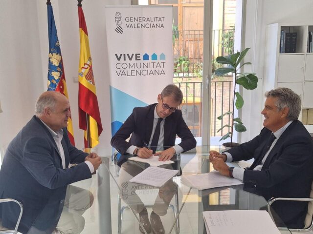 La_Generalitat_Valenciana_firma_un_acuerdo_para_ceder_terrenos_destinados_a_la_construccion_de_viviendas_protegidas_en_Benicarlo_y_Vinaros.jpg