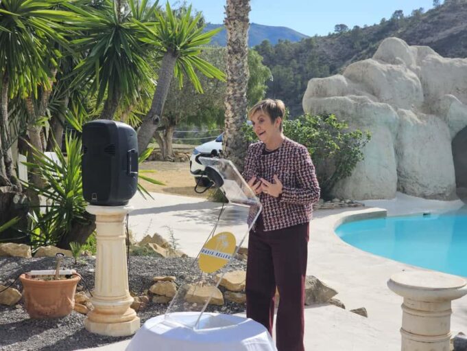 La apertura de ‘Oasis Relleu 2.0’ promueve la economía en la Comunitat Valenciana, según Marián Cano