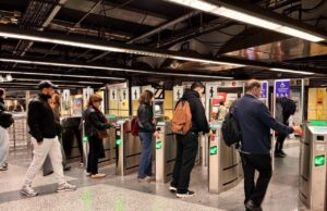 Metrovalencia moderniza su acceso con nuevas máquinas de validación en la estación de Colón