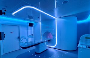 El Centro de Protonterapia Quirónsalud introduce un nuevo acelerador lineal para radioterapia con imágenes por resonancia magnética