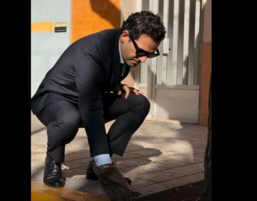 Vídeo: Sagredo, alcalde de Paterna, se harta y sale a recoger cacas de perro por las calles