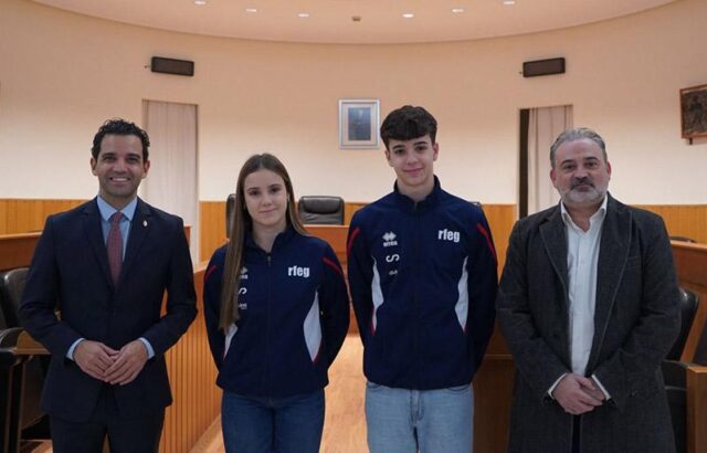 El_Alcalde_de_Paterna_recibe_a_los_hermanos_campeones_de_Europa_Lucas_y_Carla_Vicent_en_Gimnasia_Aerobica.jpg