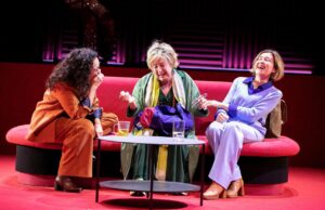 El Teatro Principal de Valencia acoge ‘Les bàrbares’, una obra sobre la amistad y generaciones de mujeres