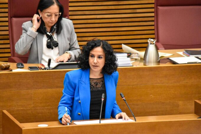 Elena Albalat presenta un innovador modelo social enfocado en la atención a personas mayores y vulnerables