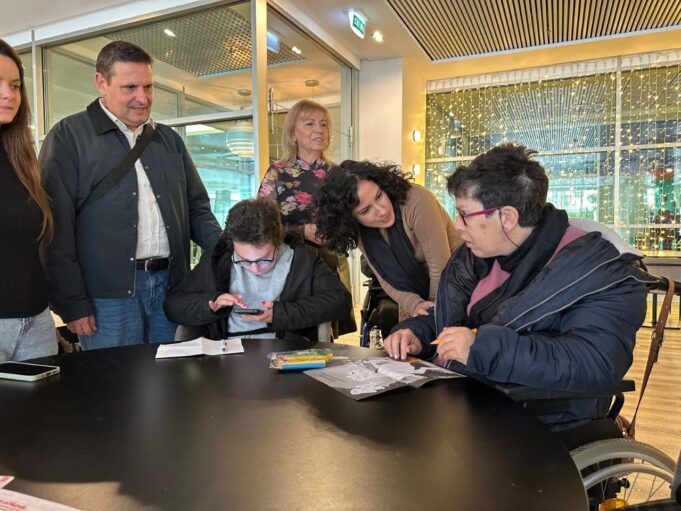 Elena Albalat promueve la inclusión de personas con discapacidad mediante estancias vacacionales del IVASS