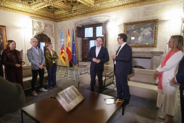 Juanfran_Perez_Llorca_se_reune_con_la_Junta_Directiva_de_la_CEV_para_fortalecer_la_colaboracion.jpg