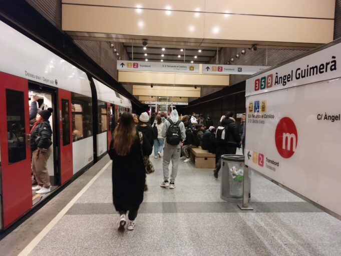 La Generalitat Valenciana refuerza el transporte público en Navidad con servicios especiales para Nochevieja