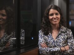 María Angustias Salmerón critica el uso temprano del móvil en niños