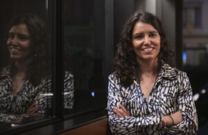 María Angustias Salmerón critica el uso temprano del móvil en niños