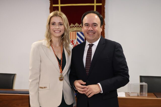 Perez_Llorca_Elogia_la_Capacidad_Profesional_de_la_Nueva_Alcaldesa_de_Finestrat_en_su_Toma_de_Posesion.jpg