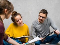 España afronta un reto clave en el empleo juvenil en 2026 según Asempleo