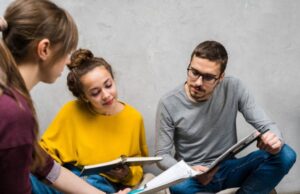 España afronta un reto clave en el empleo juvenil en 2026 según Asempleo