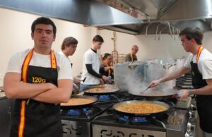 El joven que ha conquistado Madrid con arroces que viajan en su punto perfecto