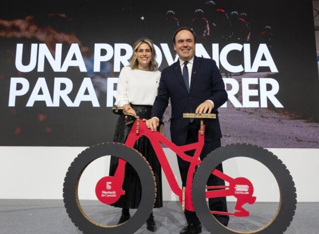 El_President_de_la_Generalitat_impulsa_el_cicloturismo_en_Castellon_durante_FITUR_2026.jpg