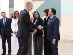 El president Pérez Llorca se une a los Reyes en la inauguración de la exposición ‘Salvem les fotos’ sobre la recuperación de imágenes tras la DANA