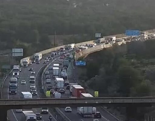 Caos en la CV-35: Paterna amanece con 3 km de colas