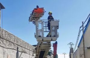 Tres obreros atrapados tras ceder una terraza en El Saler