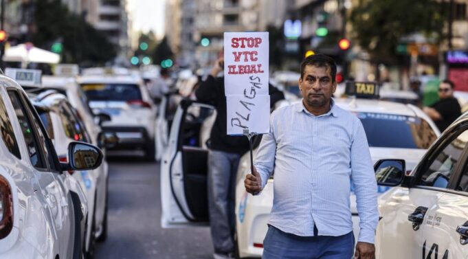 Huelga de taxis en Valencia: calles cortadas y recorrido completo