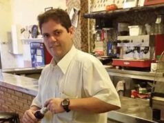 “Nunca te olvidaremos”: Puçol se vuelca en despedir al camarero Juan