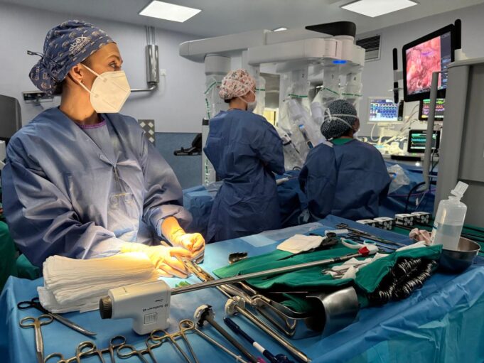 El Hospital Doctor Peset en Valencia implementa cirugía robótica para el tratamiento del cáncer de esófago