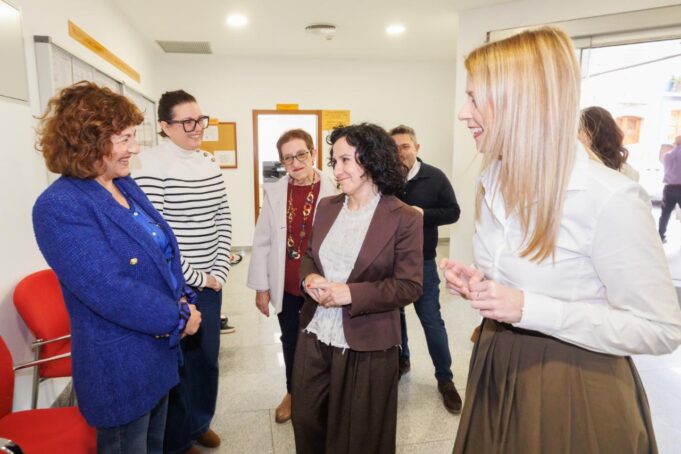 Elena Albalat se reúne con la alcaldesa de Finestrat para abordar las necesidades sociales del municipio