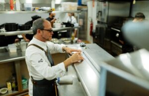 El chef Enrique Pérez viaja a grandvalira para presentar su menú de raíces manchegas ‘Tierra y Sal’