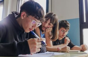 Las rentas altas destinan un 18 % más a profesores particulares