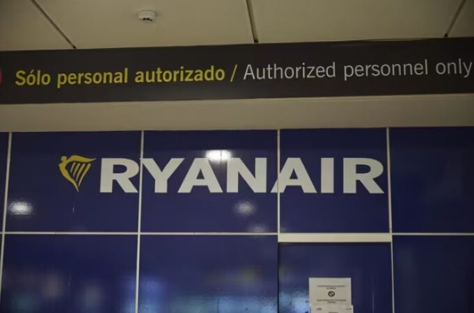 AEMA impulsa la formación financiera de los empresarios de Mairena con una sesión impartida por el decano de los Economistas de Sevilla