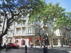 Cierra una histórica tienda de calzado y complementos del centro de Valencia