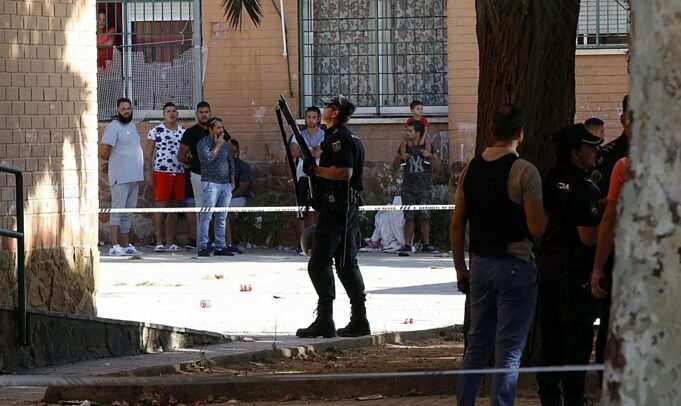 Fusiles y venganza: un tiroteo entre clanes sacude La Coma de Paterna