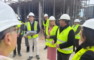 Carmen Ortí inspecciona las obras del nuevo CEIP nº 3 en La Nucía con un presupuesto cercano a los nueve millones de euros