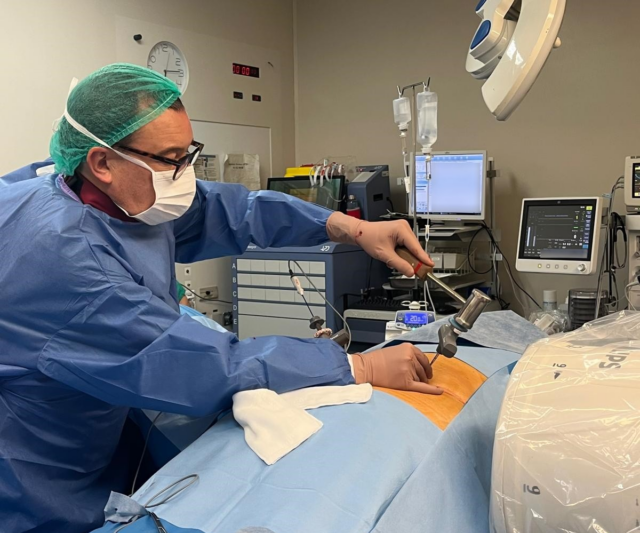 El_Hospital_Clinico_de_Valencia_implementa_una_innovadora_tecnica_para_el_tratamiento_del_dolor_lumbar_cronico.png