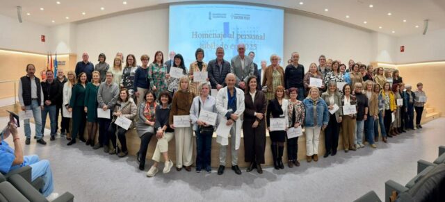 El_departamento_de_salud_de_Valencia_rinde_homenaje_a_114_profesionales_jubilados_en_2025.jpg