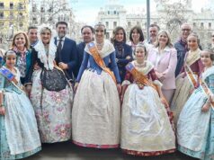 El presidente Pérez Llorca asiste a la tradicional ‘mascletà’ en València