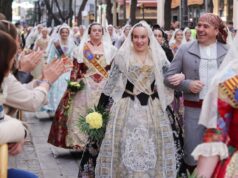 Juanfran Pérez Llorca se une a la Ofrena de Flors en Valencia