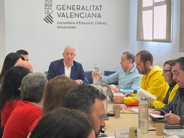 La_Conselleria_de_Educacion_y_los_sindicatos_inician_negociaciones_para_mejorar_la_educacion_en_Valencia.jpg