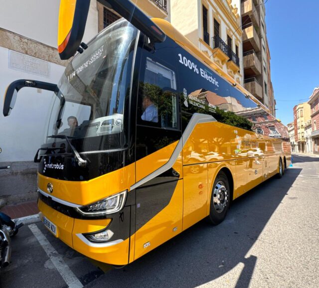 La_Generalitat_de_Valencia_Inaugura_la_Linea_120_de_Metrobus_para_Mejorar_la_Conectividad_entre_Valencia_y_Sagunto.jpg