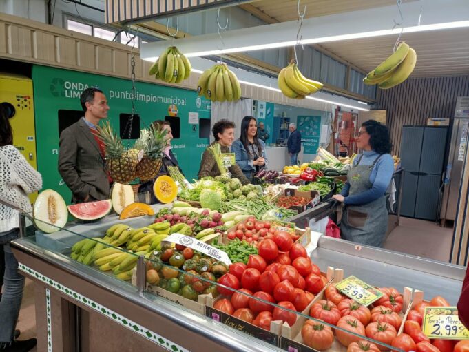 La Generalitat refuerza la información al consumidor en los mercados municipales para el Día Mundial de los Derechos de los Consumidores